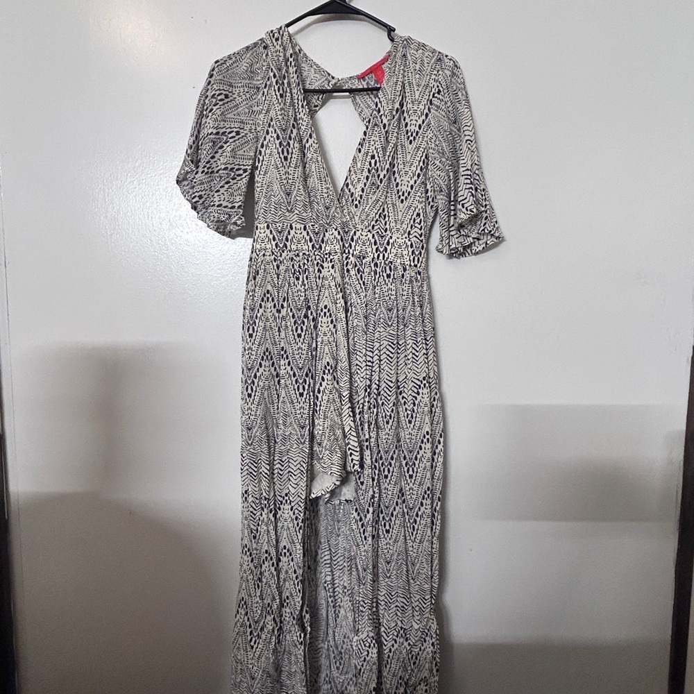 Chelsea & Violet XS Romper Black White Print High Low V Neck Short Sleeve‎